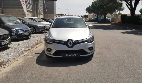 Renault Clio Sport Tourer 2018 - 11500 EUR, 89764 km - AUTO.MOTO.pt - 89764km - foto 12 de 46