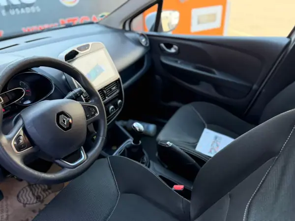 Renault Clio 2016 - 10900 EUR, 213258 km - AUTO.MOTO.pt - 213258km - foto 10 de 13
