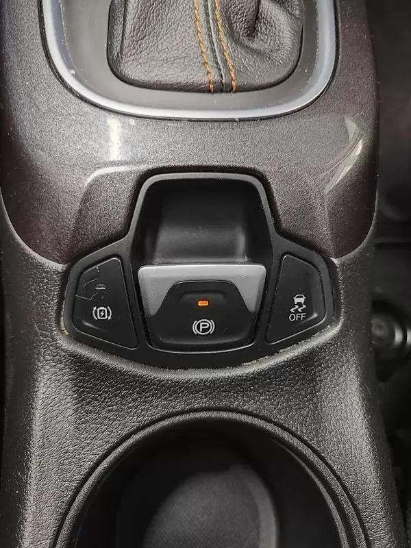 Jeep Compass 2021 - 22500 EUR, 107000 km - AUTO.MOTO.pt - 107000km - foto 40 de 45