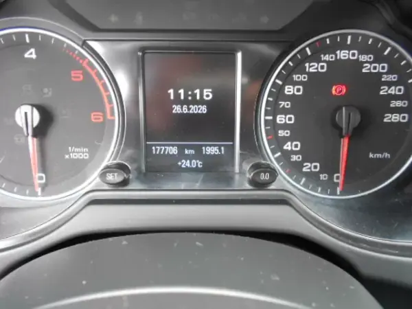 Audi Q5 2010 - 14900 EUR, 177706 km - AUTO.MOTO.pt - 177706km - foto 12 de 13