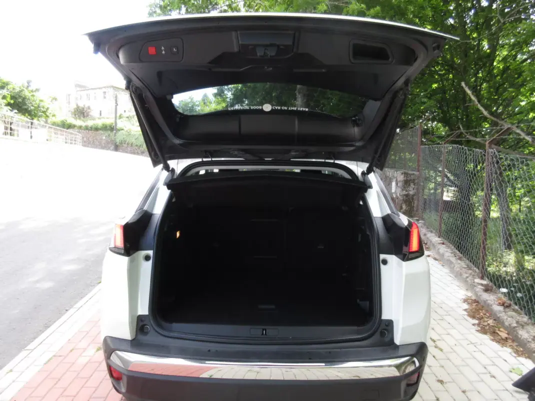 Peugeot 3008 2017 - 18990 EUR, 159000 km - AUTO.MOTO.pt - 159000km - foto 24 de 38