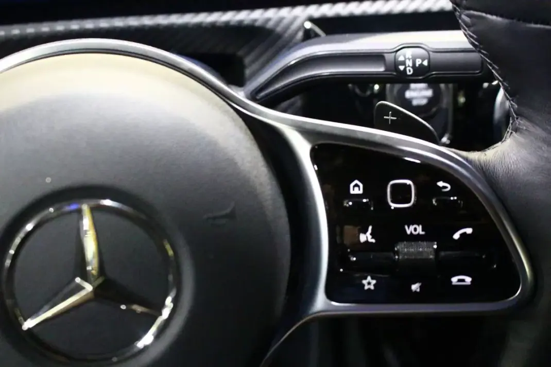 Mercedes-Benz A 250 2020 - 23900 EUR, 140000 km - AUTO.MOTO.pt - 140000km - foto 19 de 35