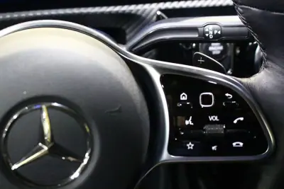 Mercedes-Benz A 250 2020 - 23900 EUR, 140000 km - AUTO.MOTO.pt - 140000km - foto 19 de 35