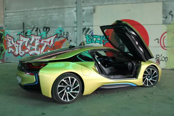 BMW i8 2016 - 62000 EUR, 97000 km - AUTO.MOTO.pt - 97000km - foto 2 de 8