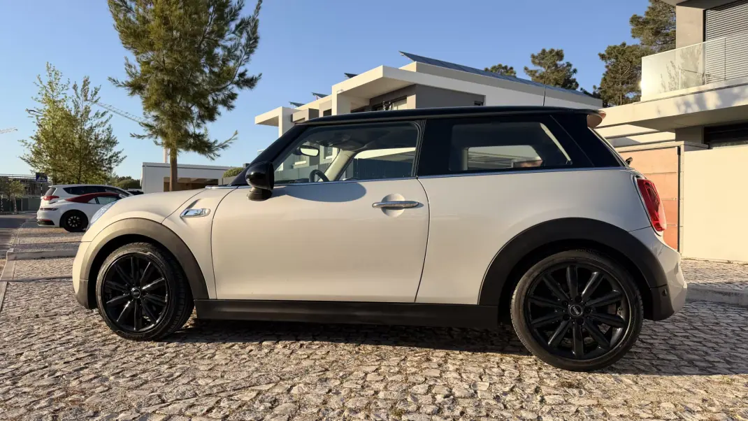 MINI 3 Portas 2016 - 17990 EUR, 105971 km - AUTO.MOTO.pt - 105971km - foto 4 de 23