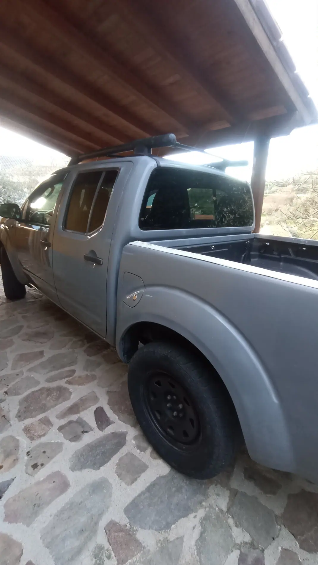 Nissan Navara 2005 - 13000 EUR, 293000 km - AUTO.MOTO.pt - 293000km - foto 4 de 14