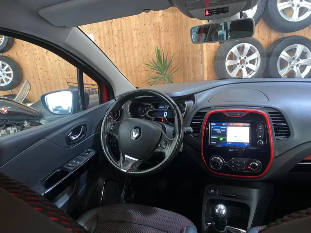 Renault Captur 2015 - 14900 EUR, 139000 km - AUTO.MOTO.pt - 139000km - foto 9 de 20