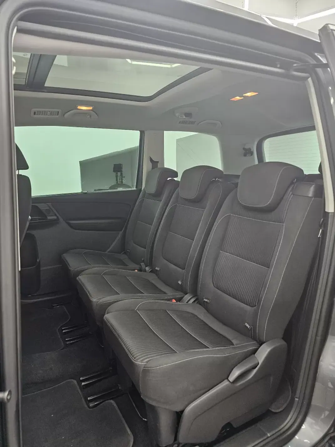 SEAT Alhambra 2011 - 12650 EUR, 216141 km - AUTO.MOTO.pt - 216141km - foto 40 de 51