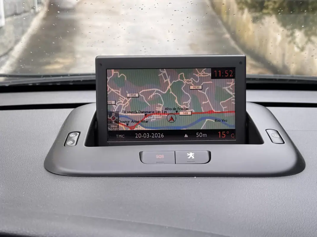 Peugeot 3008 2011 - 7900 EUR, 218000 km - AUTO.MOTO.pt - 218000km - foto 16 de 22