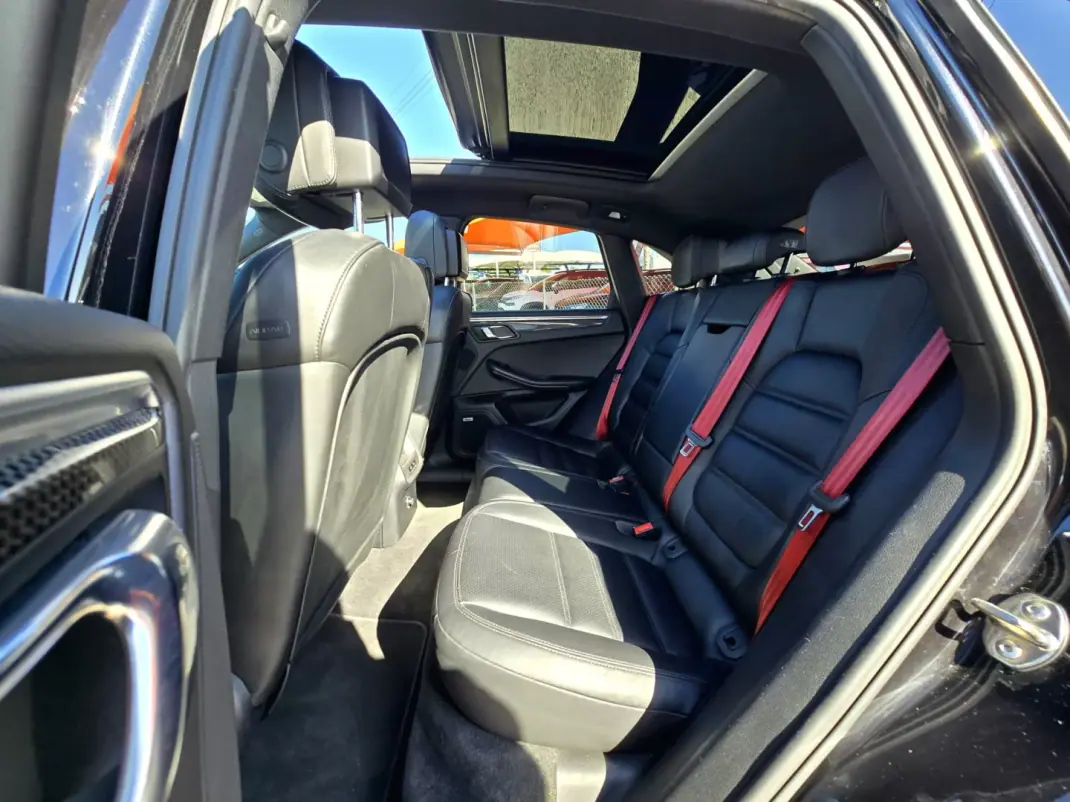 Porsche Macan 2015 - 43950 EUR, 132922 km - AUTO.MOTO.pt - 132922km - foto 9 de 10