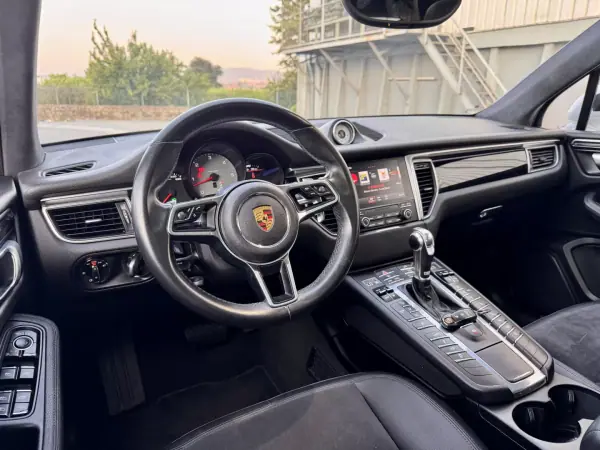 Porsche Macan 2016 - 45990 EUR, 132000 km - AUTO.MOTO.pt - 132000km - foto 16 de 34