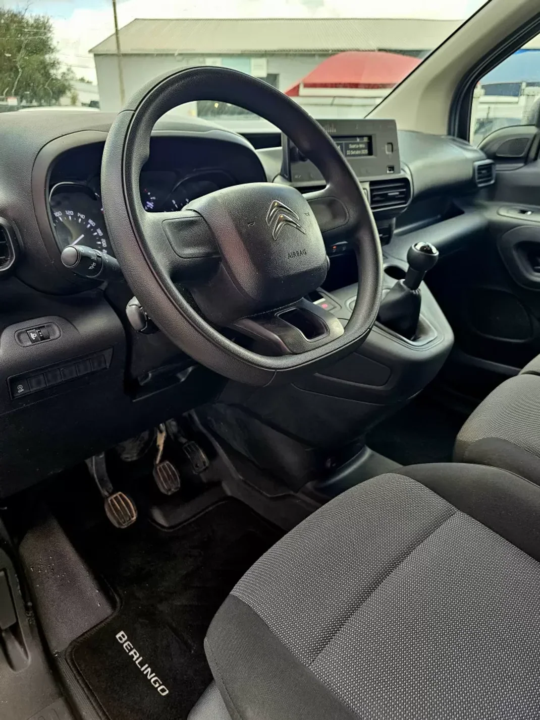 Citroën BERLINGO 1.5 BlueHDi 100 S&S Club M 2021 - 15300 EUR, 100480 km - AUTO.MOTO.pt - 100480km - foto 11 de 14