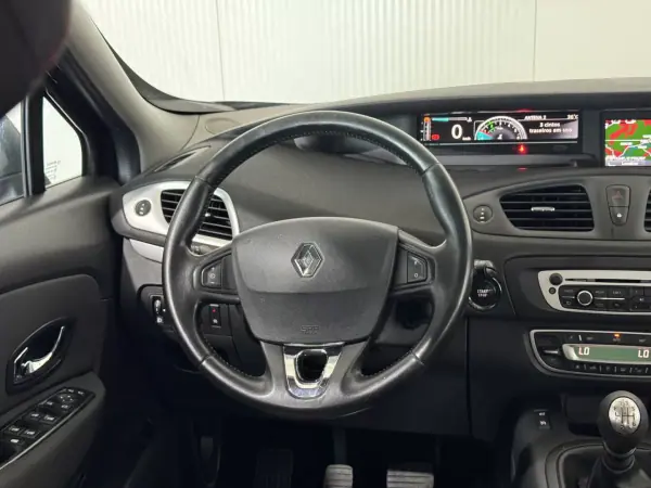 Renault Grand Scénic 2014 - 7990 EUR, 308370 km - AUTO.MOTO.pt - 308370km - foto 18 de 20