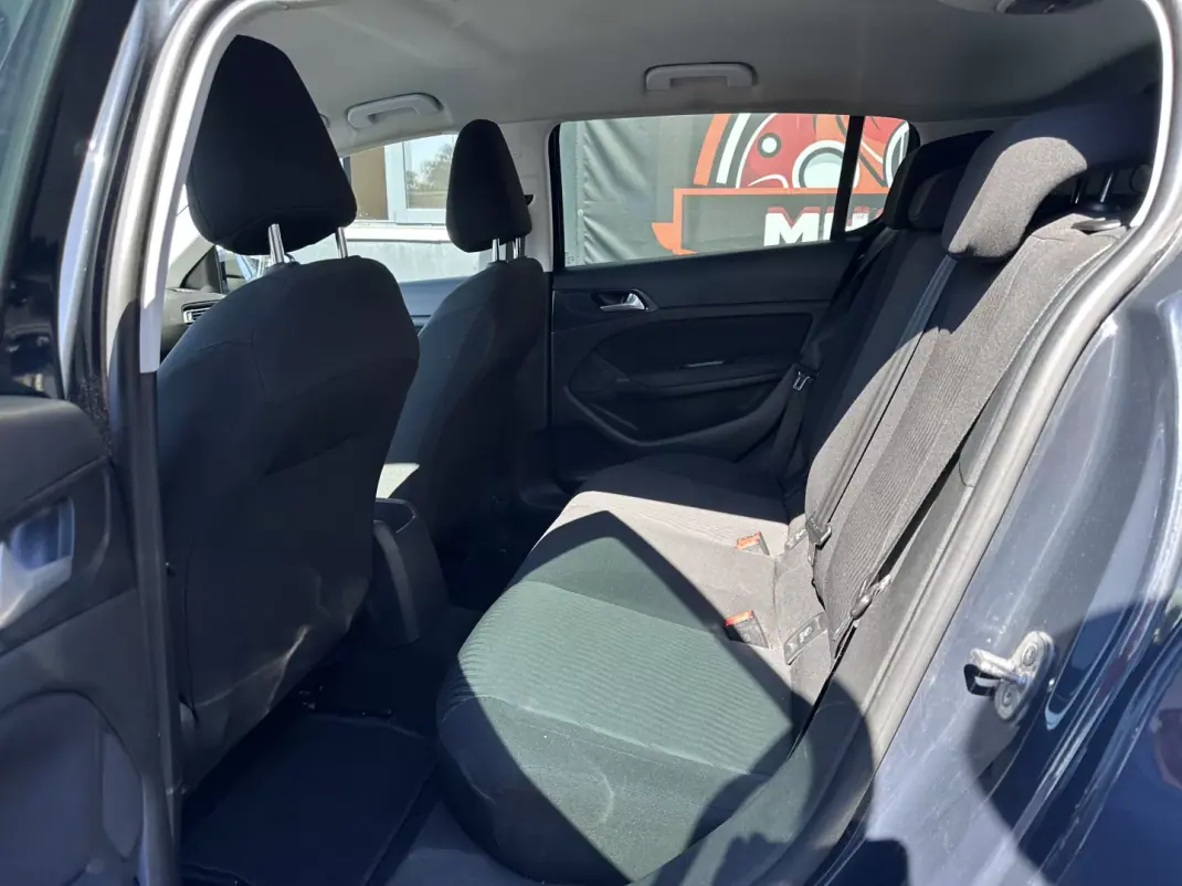 Peugeot 308 2018 - 12500 EUR, 280000 km - AUTO.MOTO.pt - 280000km - foto 13 de 32