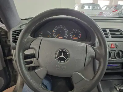 Mercedes-Benz CLK 200 1998 - 6000 EUR, 217984 km - AUTO.MOTO.pt - 217984km - foto 13 de 18