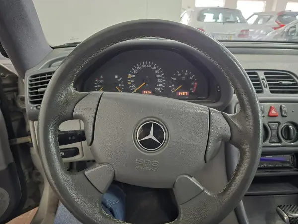 Mercedes-Benz CLK 200 1998 - 6000 EUR, 217984 km - AUTO.MOTO.pt - 217984km - foto 13 de 18