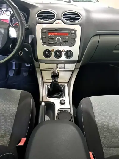 Ford Focus SW 2010 - 5990 EUR, 112000 km - AUTO.MOTO.pt - 112000km - foto 31 de 51
