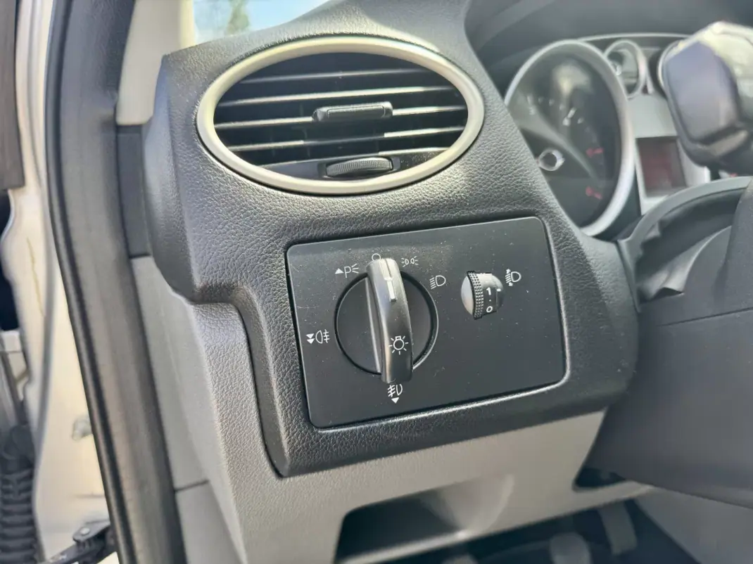 Ford Focus 2009 - 7250 EUR, 177000 km - AUTO.MOTO.pt - 177000km - foto 23 de 23