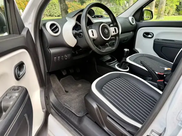 Renault Twingo 2021 - 9390 EUR, 158900 km - AUTO.MOTO.pt - 158900km - foto 2 de 33