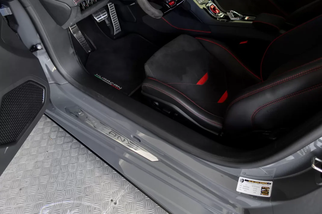 Lamborghini Huracán 2020 - 370000 EUR, 14152 km - AUTO.MOTO.pt - 14152km - foto 18 de 19