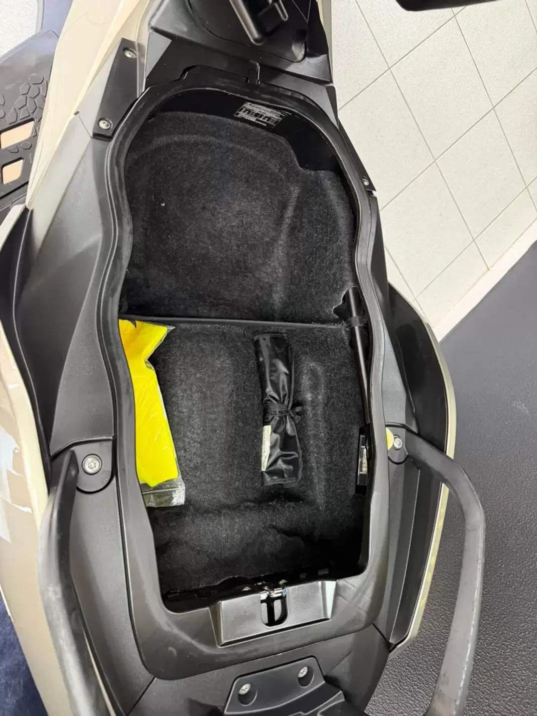 BMW C 650 GT 2012 - 5500 EUR, 31823 km - 31823km - foto 4 de 22