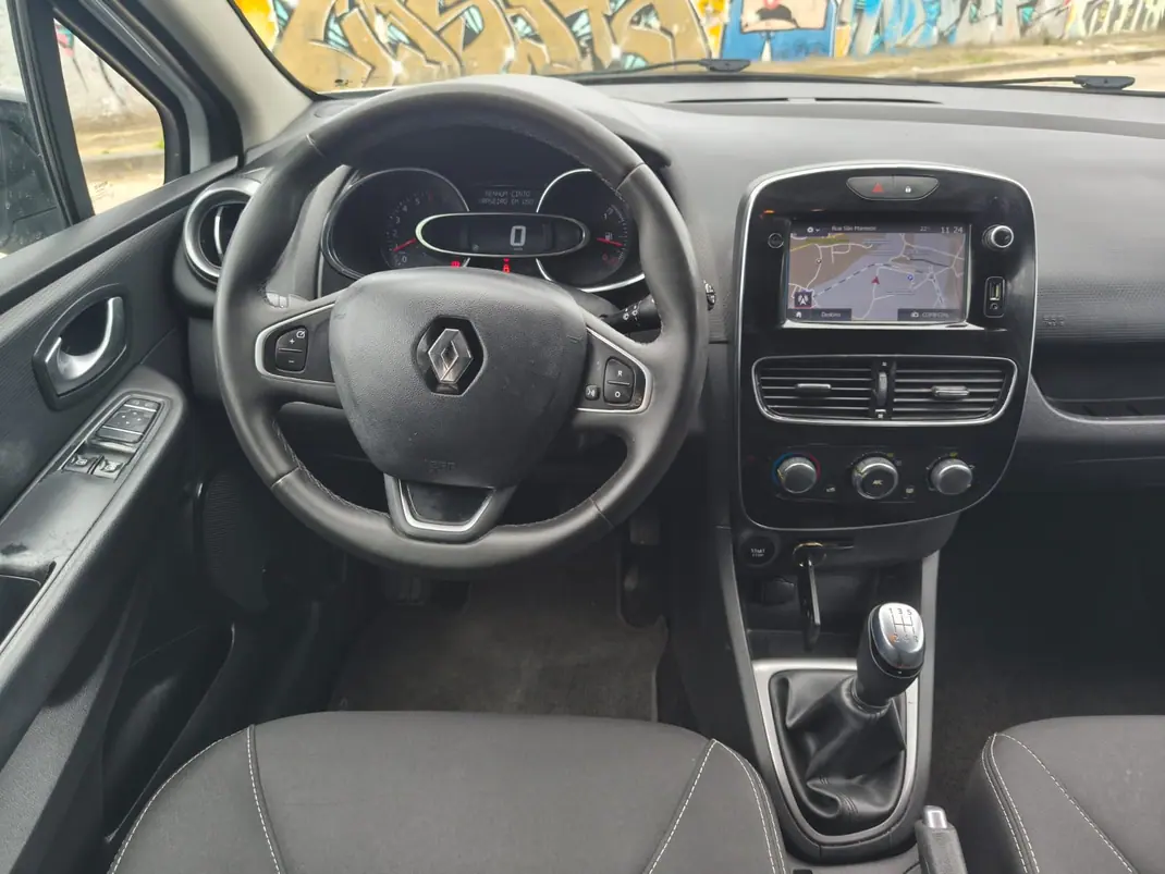 Renault Clio 2018 - 10950 EUR, 117726 km - AUTO.MOTO.pt - 117726km - foto 15 de 23