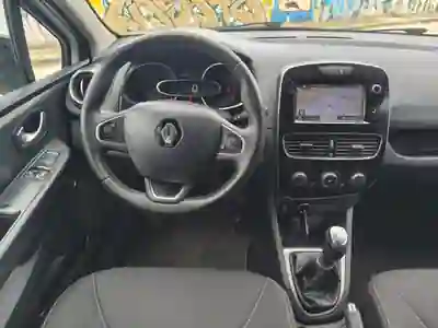 Renault Clio 2018 - 10950 EUR, 117726 km - AUTO.MOTO.pt - 117726km - foto 15 de 23