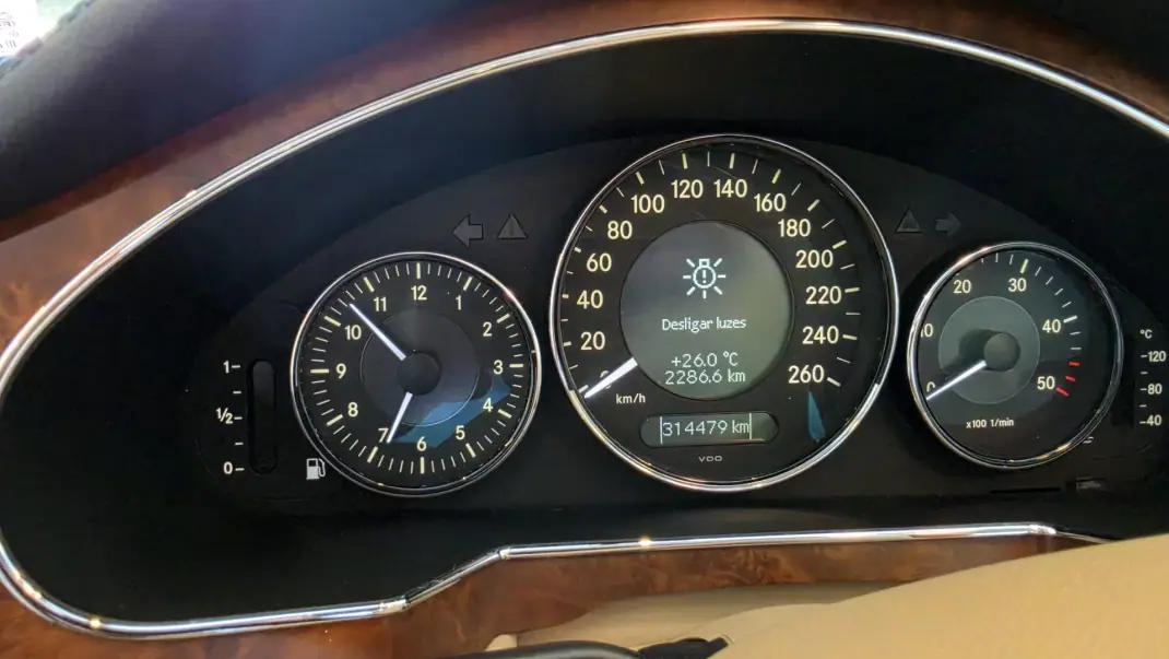 Mercedes-Benz CLS 320 2008 - 12900 EUR, 314479 km - 314479km - foto 46 de 60