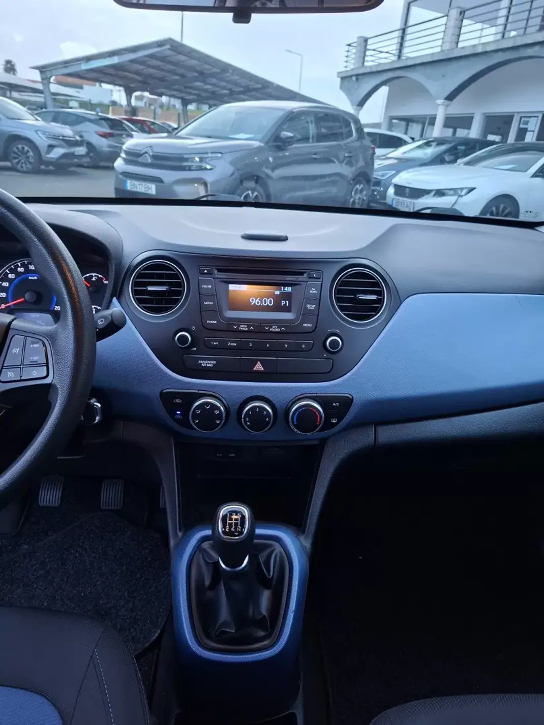 Hyundai i10 2016 - 8750 EUR, 92642 km - AUTO.MOTO.pt - 92642km - foto 16 de 24