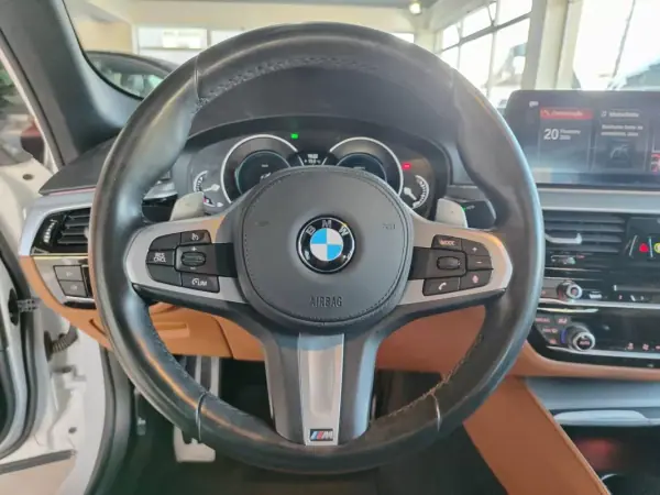 BMW 530e 2019 - 31500 EUR, 46900 km - AUTO.MOTO.pt - 46900km - foto 27 de 39
