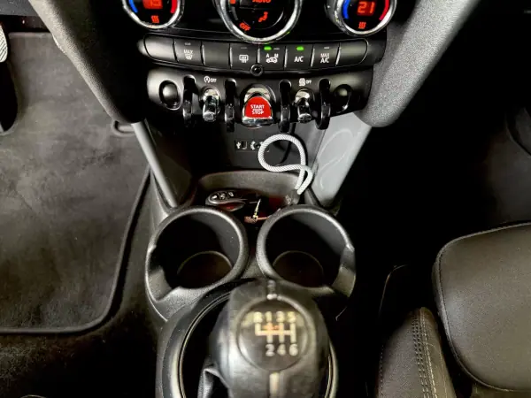 MINI One 2016 - 11900 EUR, 133000 km - AUTO.MOTO.pt - 133000km - foto 62 de 86