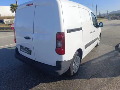Citroën BERLINGO 3 LUGARES 2017 - 9000 EUR, 220000 km - AUTO.MOTO.pt - 220000km - foto 13 de 30