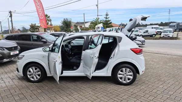 Dacia Sandero 2021 - 12900 EUR, 82644 km - AUTO.MOTO.pt - 82644km - foto 10 de 29