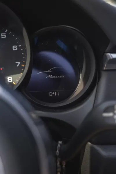 Porsche Macan 2018 - 53900 EUR, 89600 km - AUTO.MOTO.pt - 89600km - foto 25 de 40