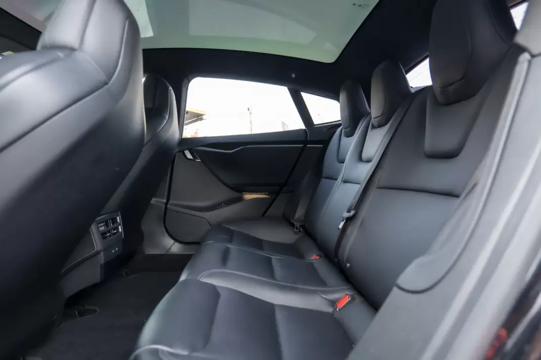 Tesla Model S 2018 - 26900 EUR, 119000 km - AUTO.MOTO.pt - 119000km - foto 14 de 25