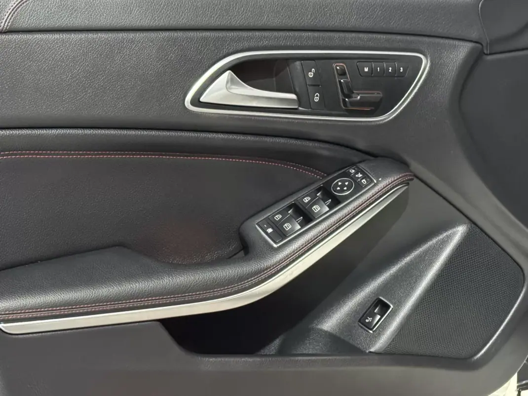 Mercedes-Benz CLA 220 2015 - 20990 EUR, 164000 km - AUTO.MOTO.pt - 164000km - foto 8 de 23