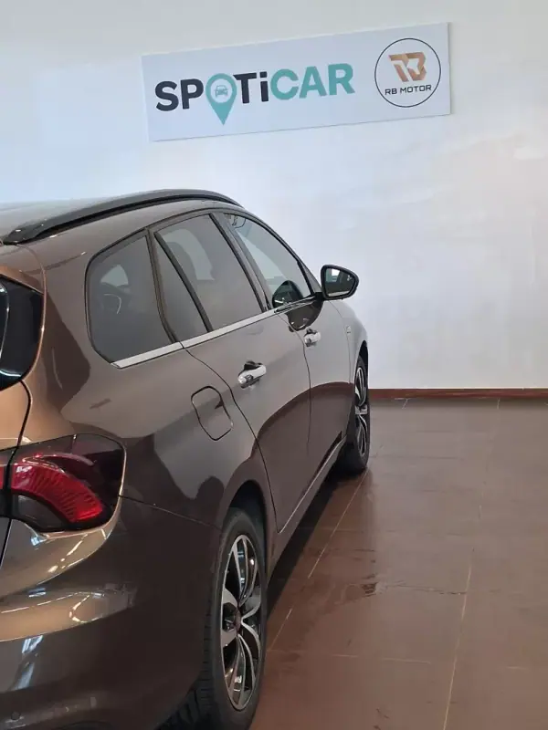 Fiat Tipo Station Wagon 2018 - 11900 EUR, 91900 km - AUTO.MOTO.pt - 91900km - foto 10 de 31