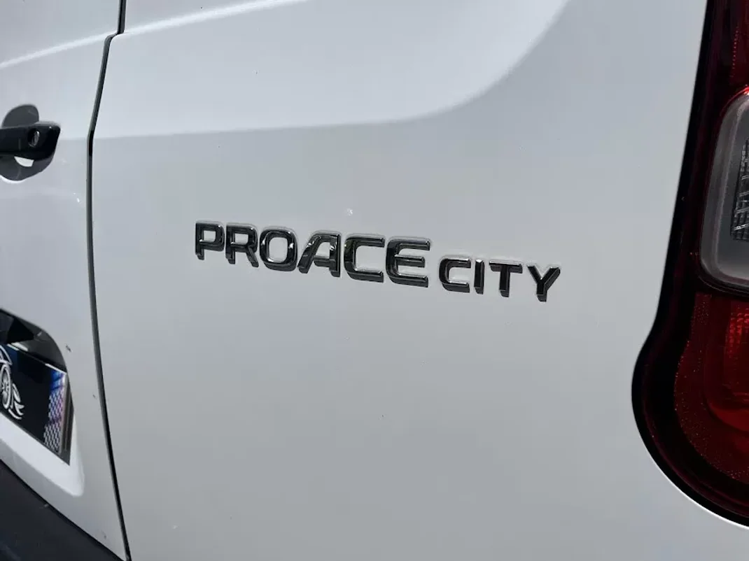 Toyota PROACE CITY 1.5D 100cv EXCLUIVE 2020 - 16450 EUR, 62000 km - AUTO.MOTO.pt - 62000km - foto 33 de 35