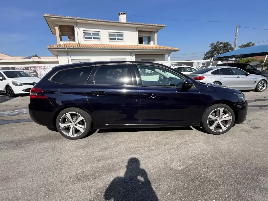 Peugeot 308 SW 2018 - 9950 EUR, 219000 km - AUTO.MOTO.pt - 219000km - foto 4 de 40
