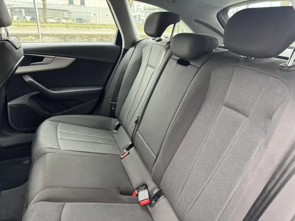 Audi A4 Avant 2016 - 20500 EUR, 130000 km - AUTO.MOTO.pt - 130000km - foto 12 de 16
