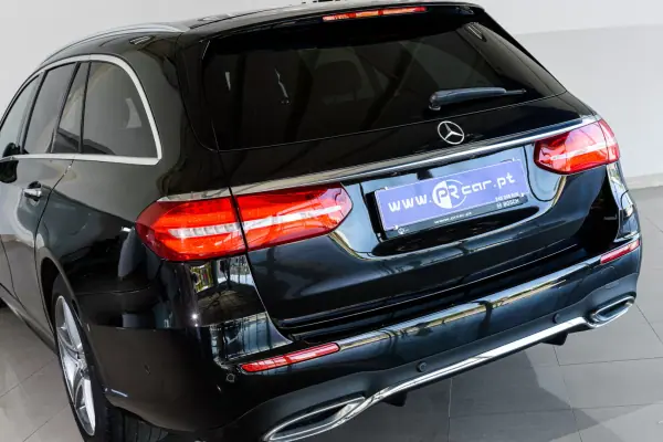 Mercedes-Benz E 300 2020 - 34500 EUR, 118560 km - AUTO.MOTO.pt - 118560km - foto 11 de 42