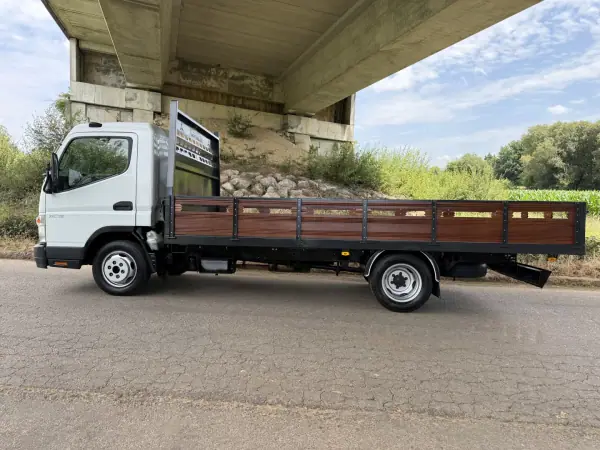 Mitsubishi FUSO CANTER 3C13 6 VEL LONGA 5,75M 2009 - 23900 EUR, 189000 km - AUTO.MOTO.pt - 189000km - foto 11 de 23