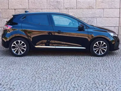 Renault Clio 2024 - 16850 EUR, 23500 km - AUTO.MOTO.pt - 23500km - foto 3 de 15