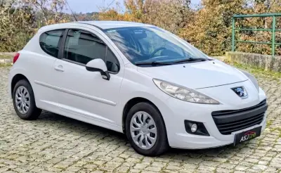 Peugeot 207 2011 - 4250 EUR, 196414 km - AUTO.MOTO.pt - 196414km - foto 5 de 16