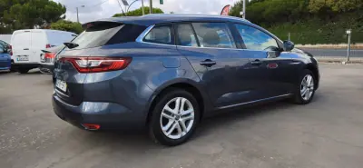 Renault Mégane Sport Tourer 2019 - 14990 EUR, 97355 km - AUTO.MOTO.pt - 97355km - foto 3 de 5