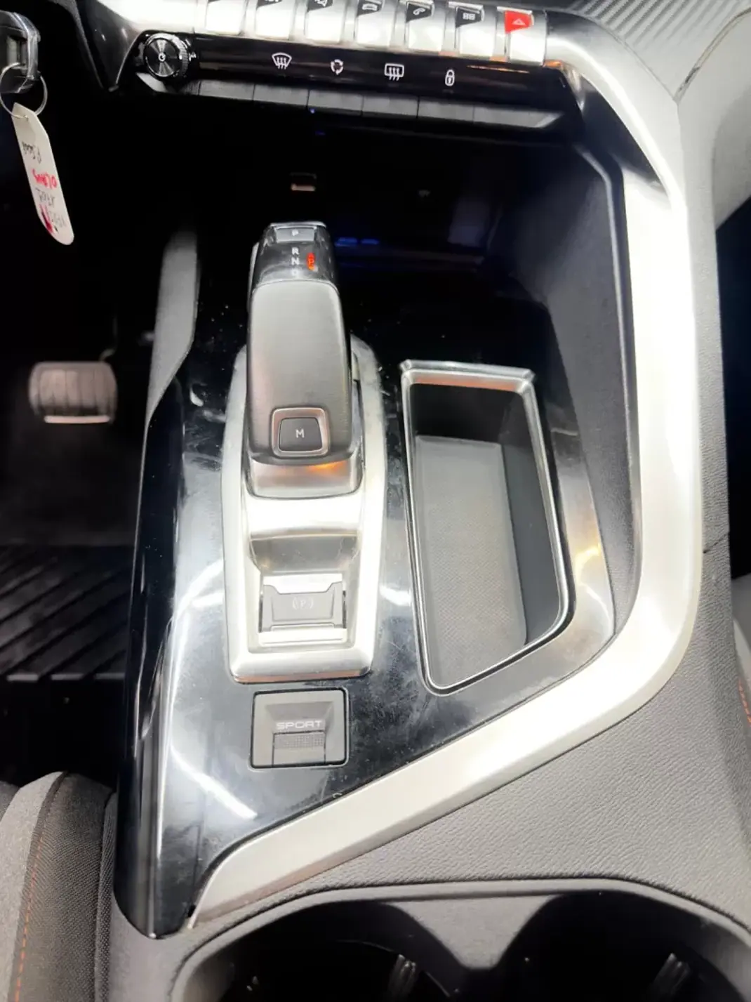 Peugeot 5008 2020 - 21000 EUR, 124000 km - AUTO.MOTO.pt - 124000km - foto 18 de 23
