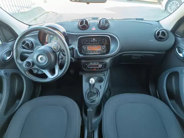 Smart ForFour 2016 - 9900 EUR, 66000 km - AUTO.MOTO.pt - 66000km - foto 15 de 25
