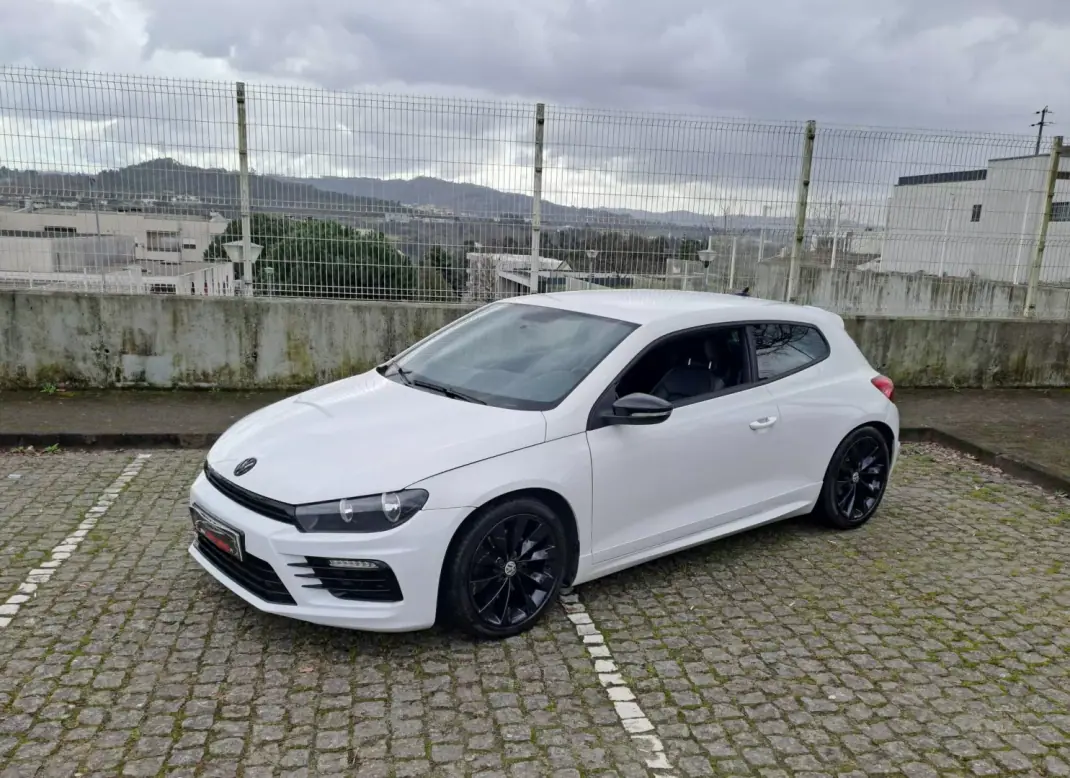 Volkswagen Scirocco 2008 - 13990 EUR, 180000 km - AUTO.MOTO.pt - 180000km - foto 1 de 12