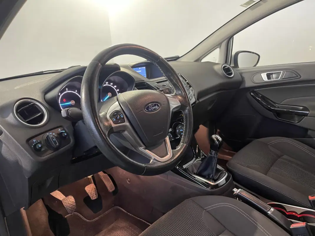 Ford Fiesta 2017 - 10950 EUR, 136000 km - 136000km - foto 9 de 29