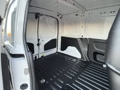 Peugeot PARTNER 1.6 BLUEHDI 3 LUGARES 2019 - 13900 EUR, 97000 km - AUTO.MOTO.pt - 97000km - foto 33 de 34